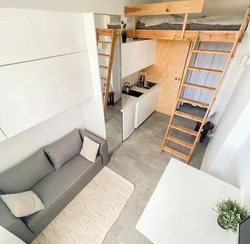 Small With Entresol 公寓