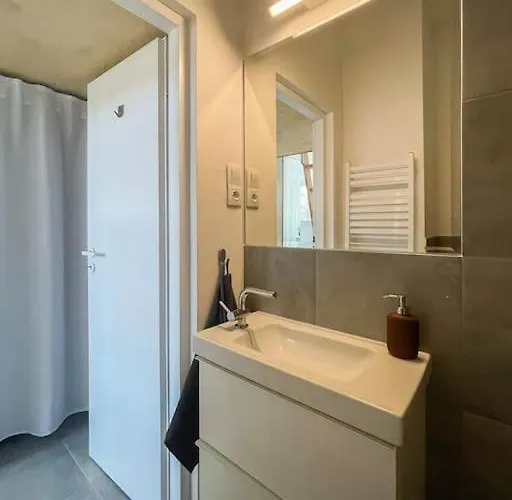 Small With Entresol 公寓